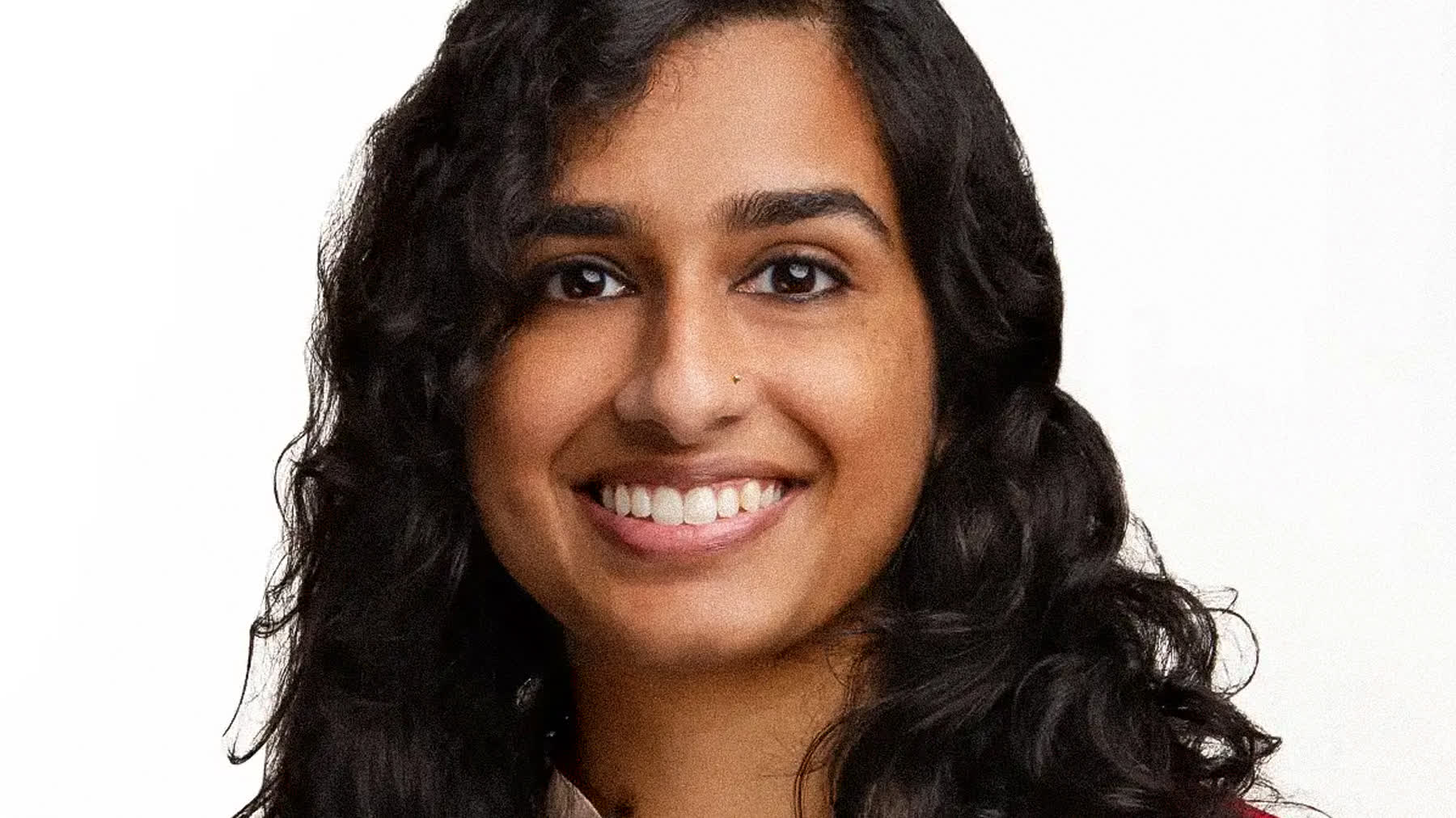 Professional with a clean, modern LinkedIn headshot taken in Miami